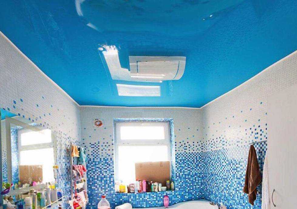Можно ли в ванной делать натяжной потолок: установка, плюсы и минусы, отзывы
