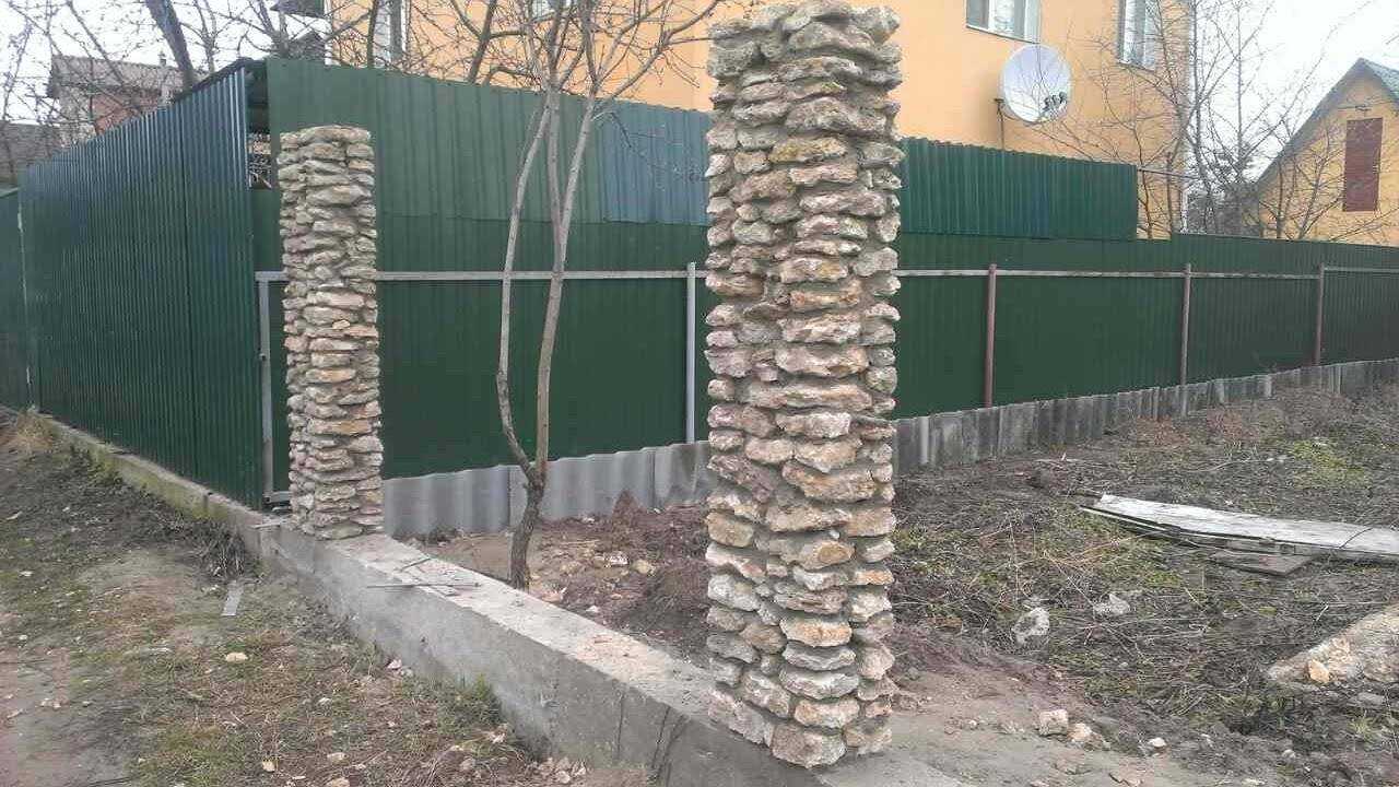 Как построить забор из камня максимально дёшево и на века