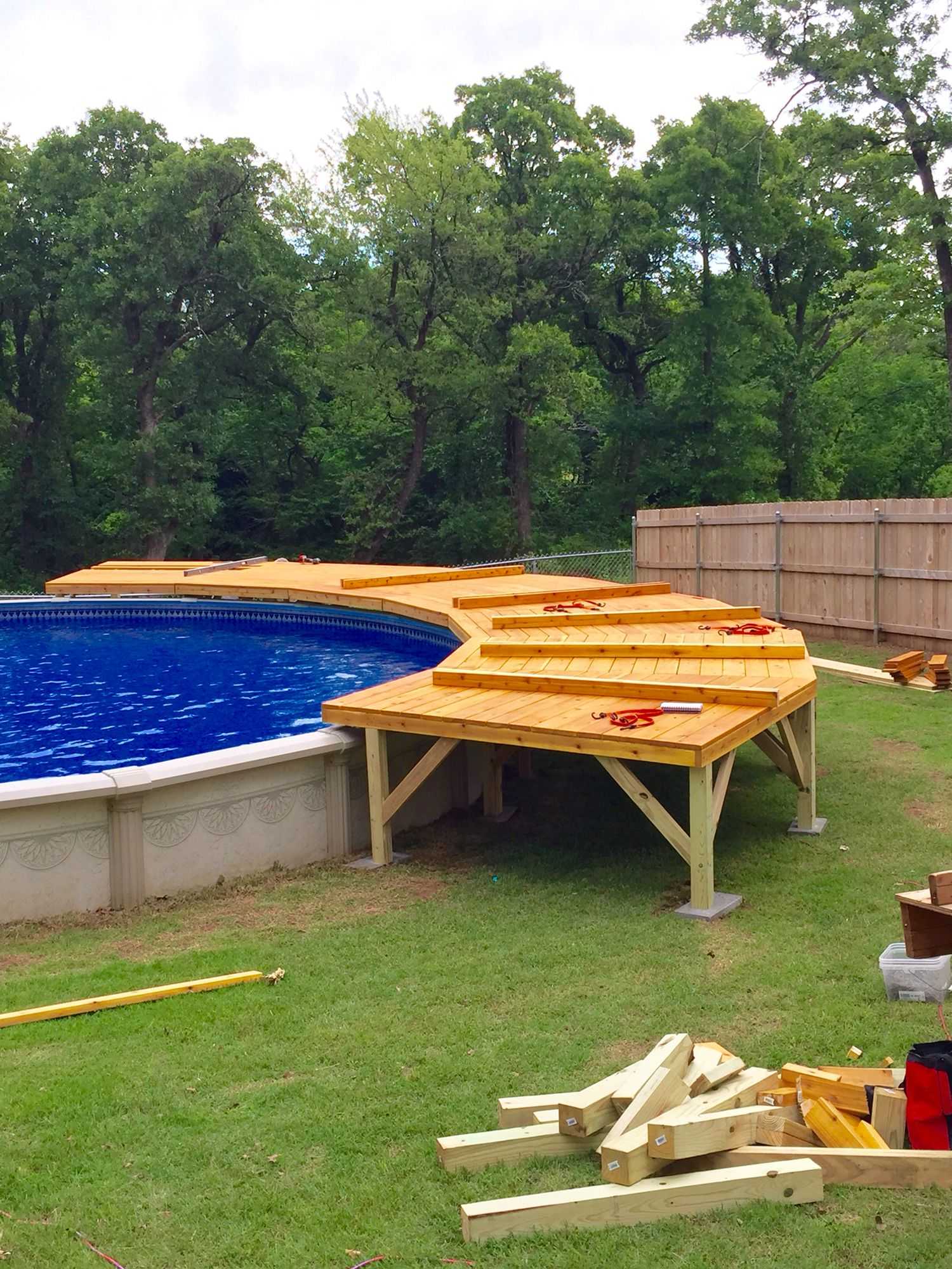 Каркасный бассейн с зоной отдыха