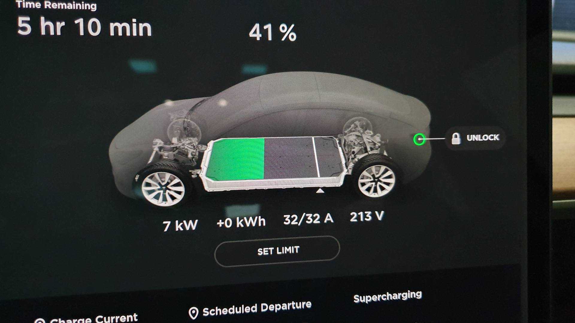 Насколько заряжен. Tesla model 3 зарядка. Tesla model x зарядка. Model 3 зарядка Tesla зарядка. Tesla model s на зарядке.