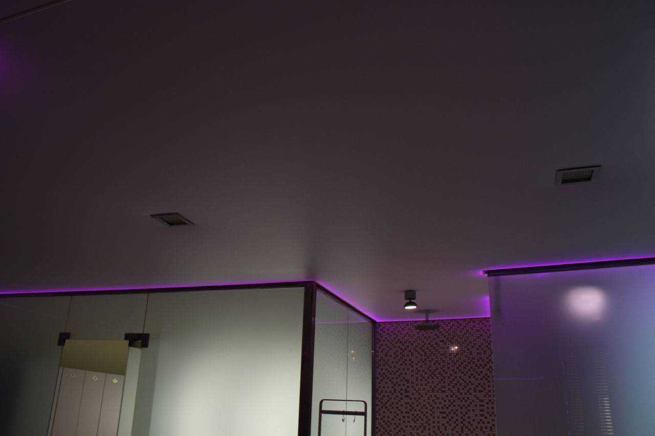 Подсветка потолка светодиодной лентой — как выбрать диодную ленту для потолка, какая лучше для подсветки, монтаж led ленты на потолок своими руками, как сделать, как подсветить