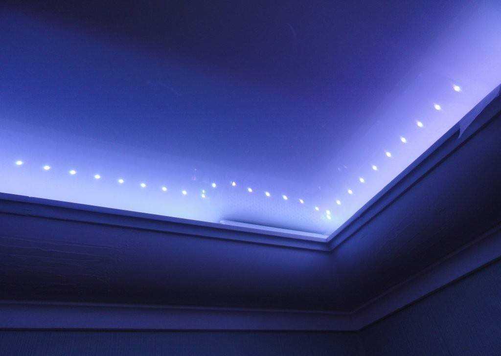 Подсветка потолка светодиодной лентой, установка светодиодной ленты под натяжной потолок