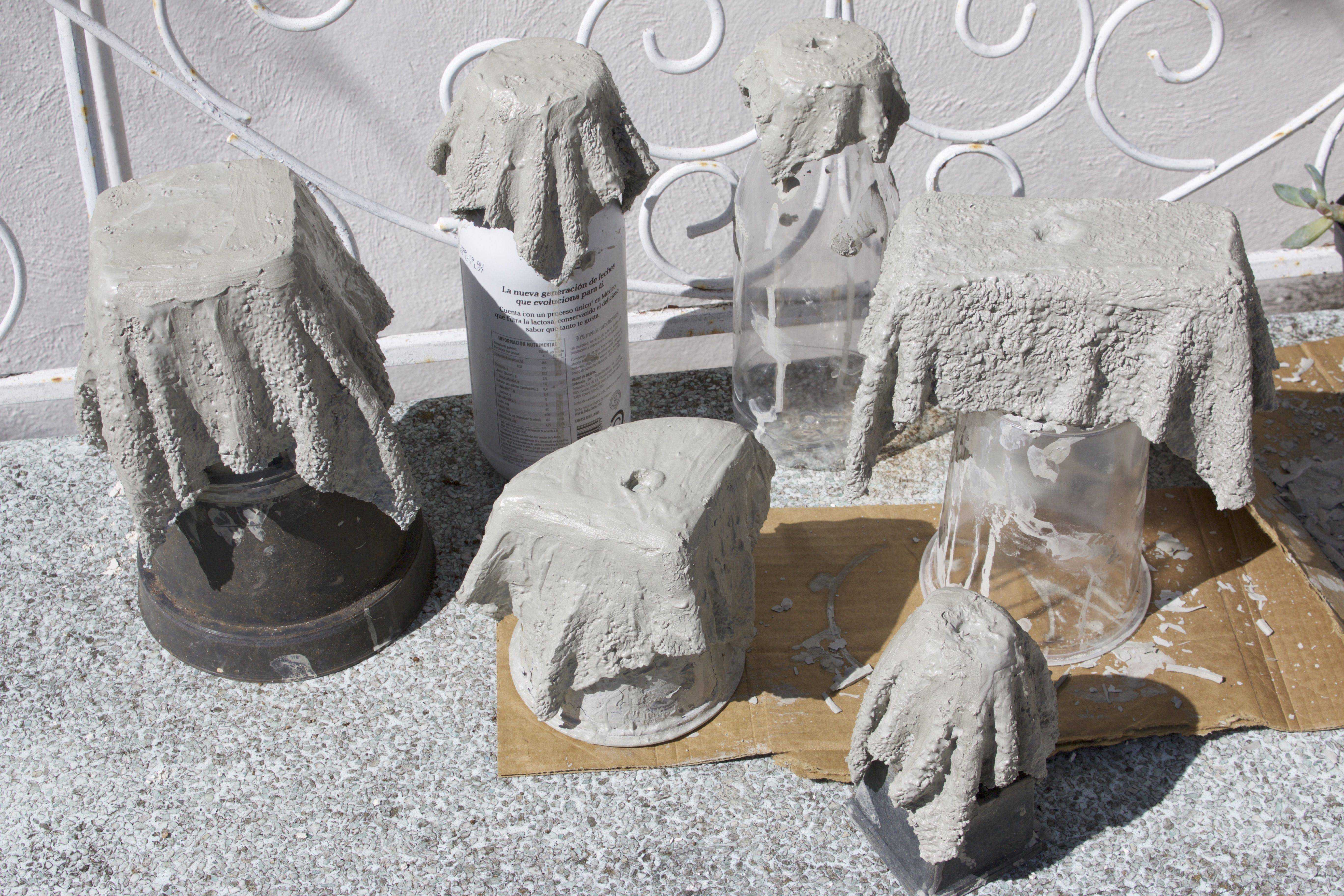 На стекольном заводе песок соду гипс. Декорации из цемента. Из бетона для сада. Из цемента для сада. Декор для сада из бетона.