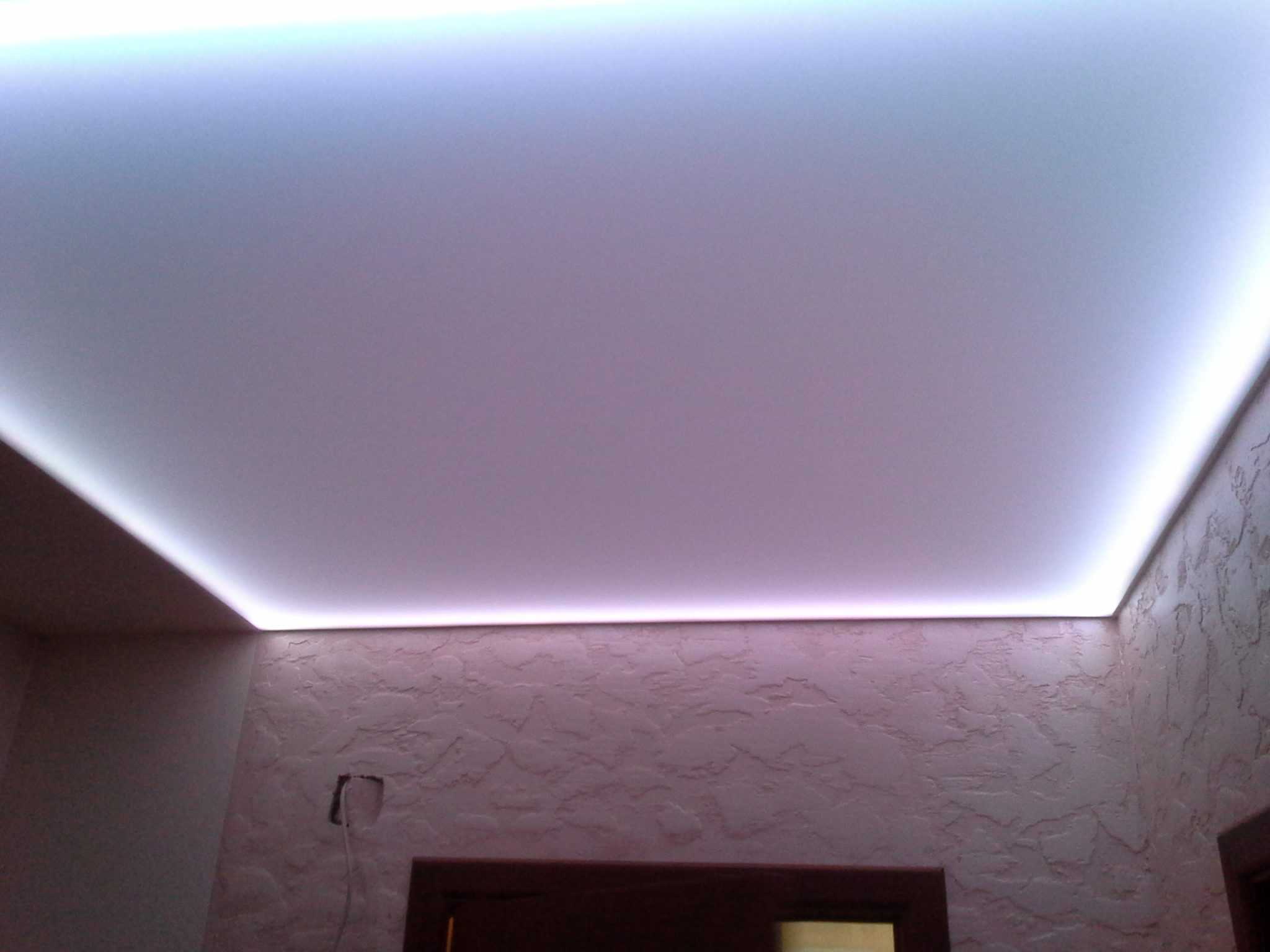 Чем закрыть светодиодную ленту на потолке?