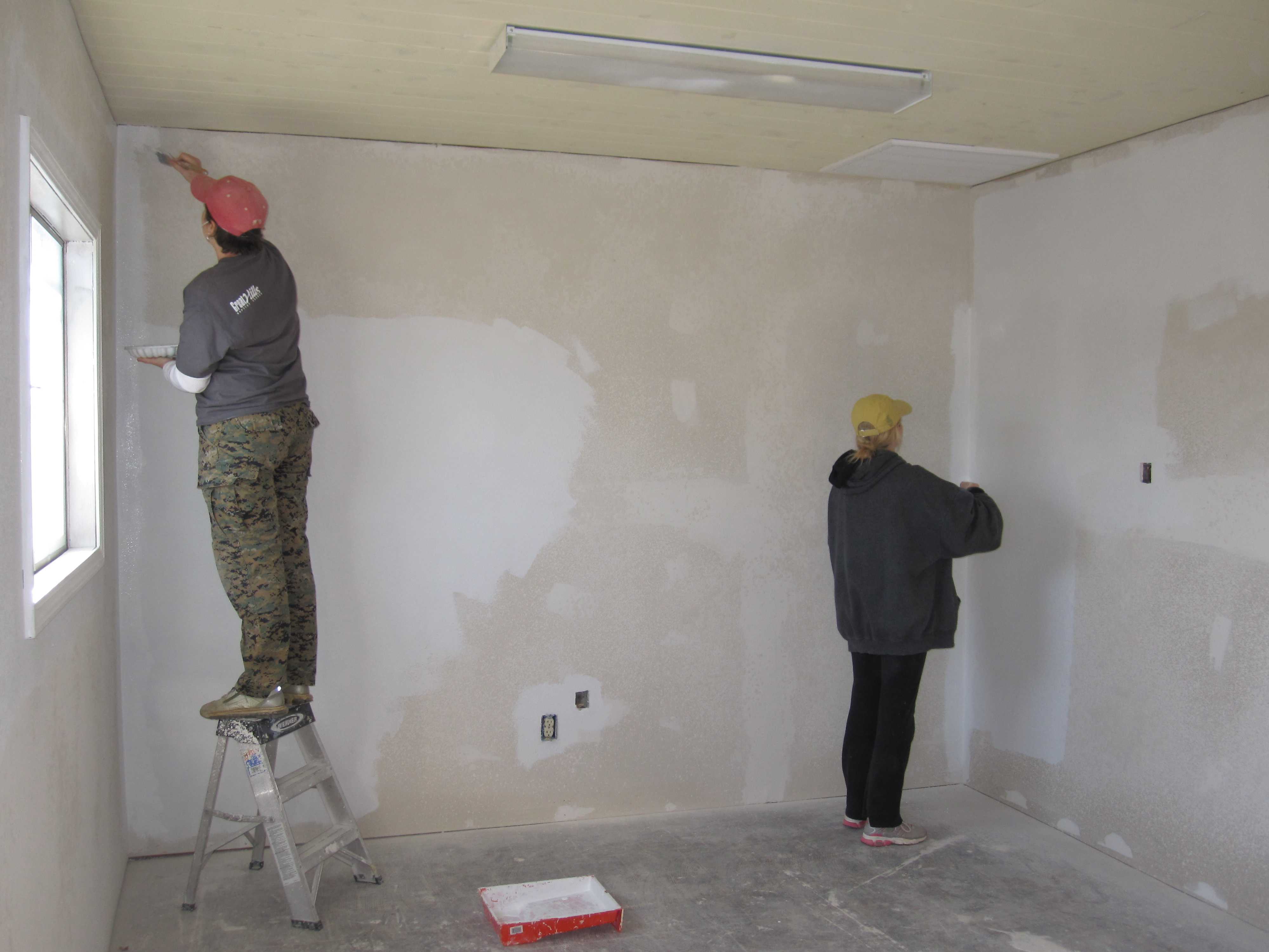 С чего начать ремонт потолка своими руками: основные этапы