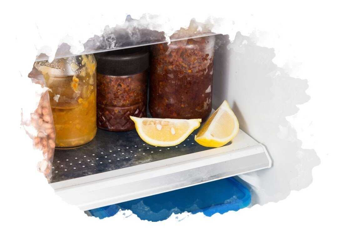 Как убрать запах из холодильника в домашних условиях