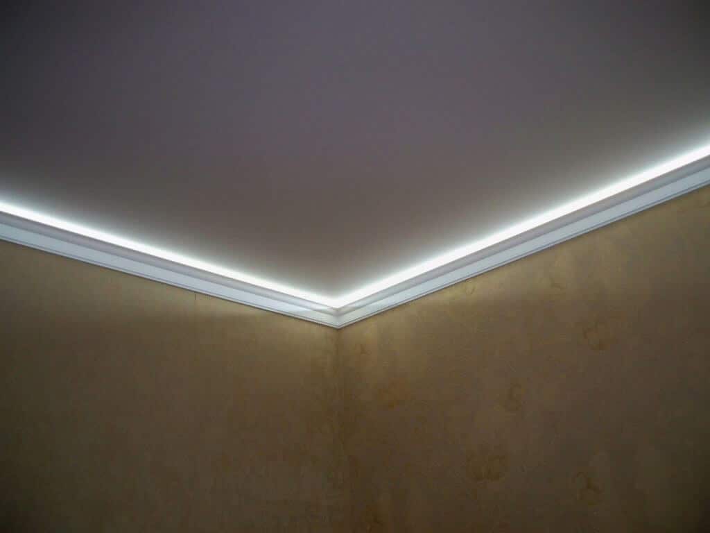 Какая светодиодная лента лучше для подсветки потолка